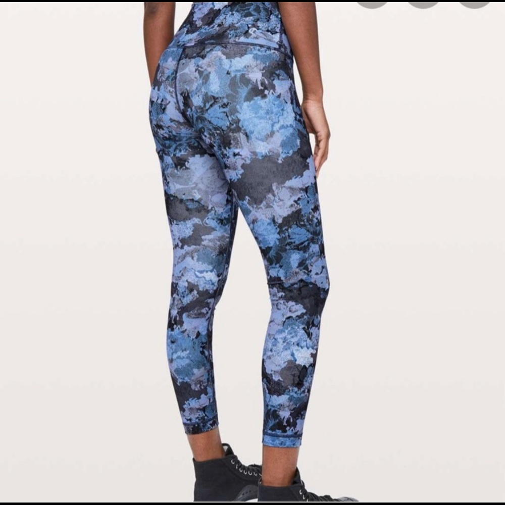 Lululemon wunder under legging, size 6